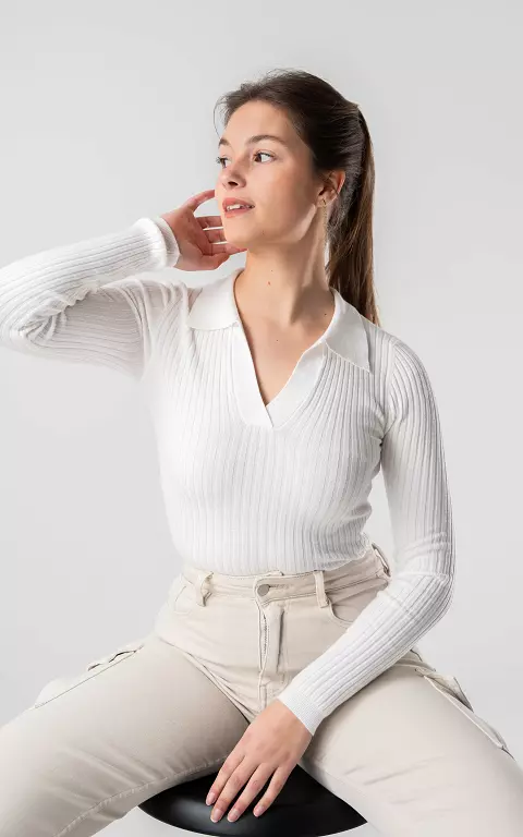 V-neck top with collar 