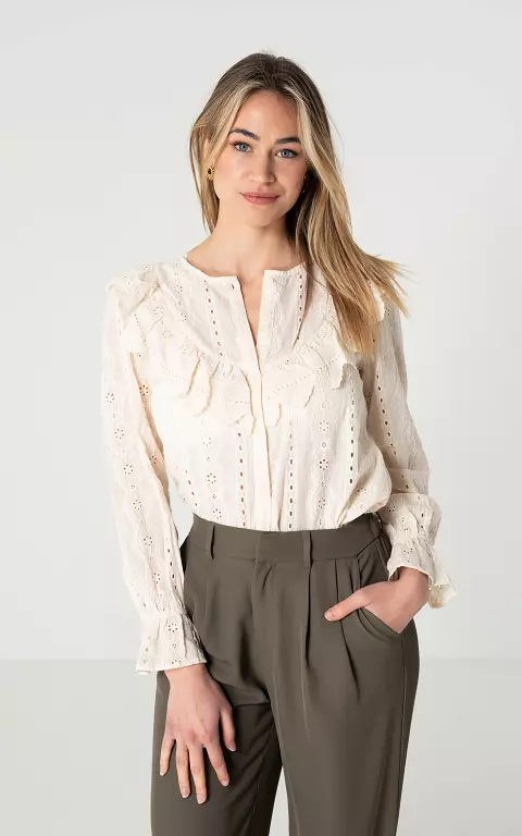 Broderie blouse met kanten details creme