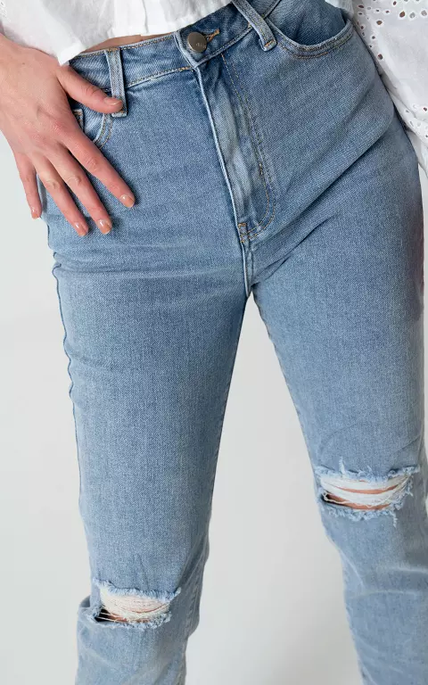 Straight Fit Orbit Jeans mit destroyed Details hellblau