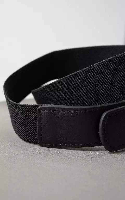 Elasticated belt with oval clasp black gold