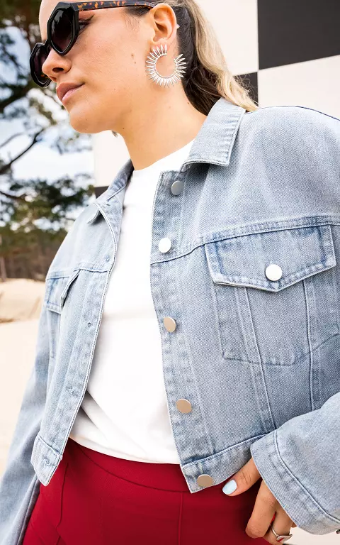 Cropped denim jacket with breast-pockets 