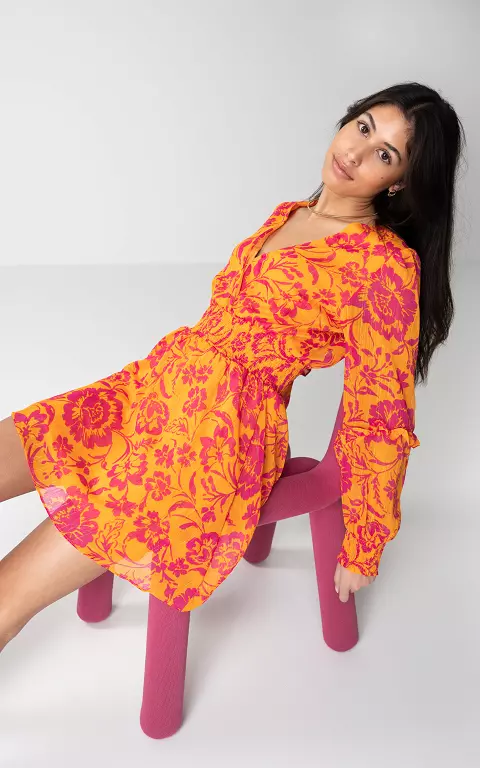 V-hals jurk met ruffles oranje roze