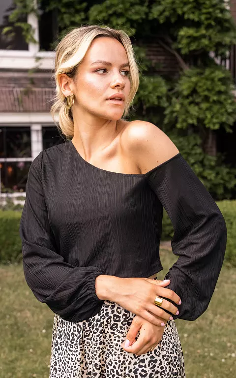 One-shoulder top with structure 
