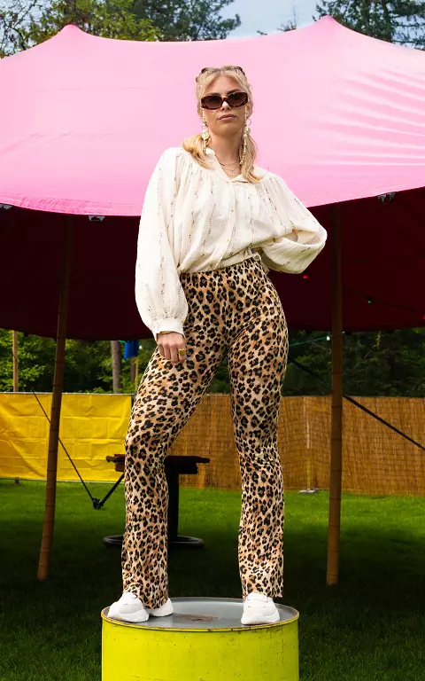 Flared pants with leopard print 