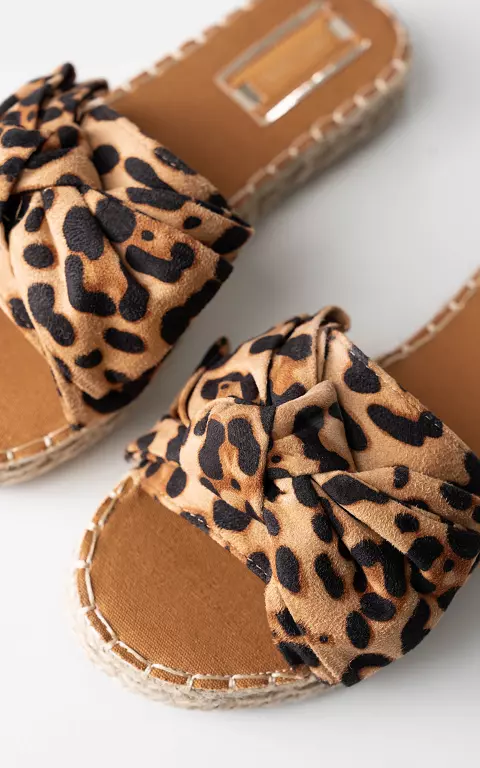 Slip-on sandals with woven soles leopard