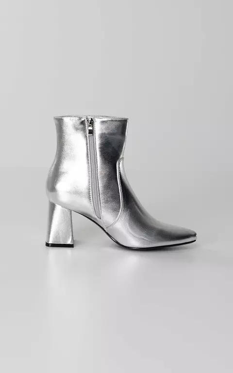 Boots with block heel silver