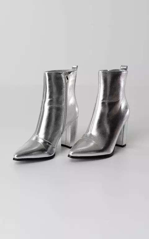 Ankle boots with pointed noses silver
