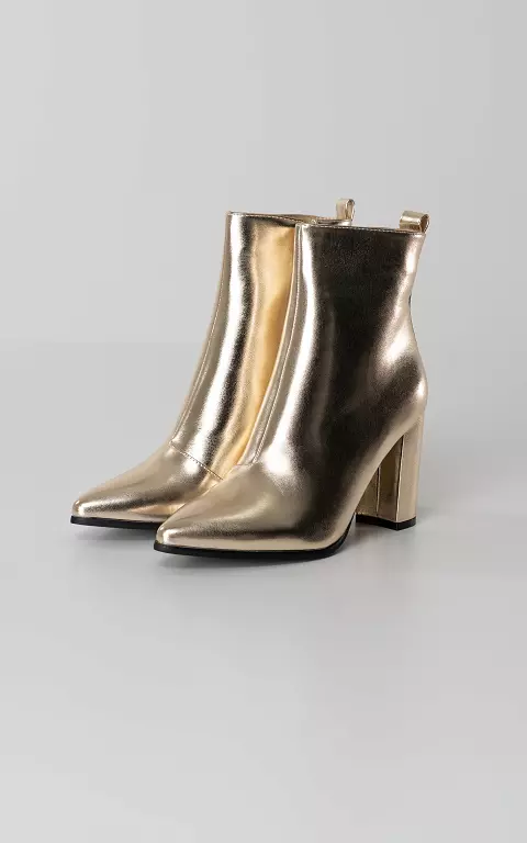 Ankle boots with pointed noses gold
