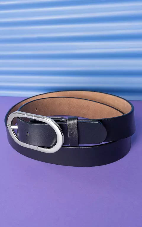 Leather belt with oval clasp black silver