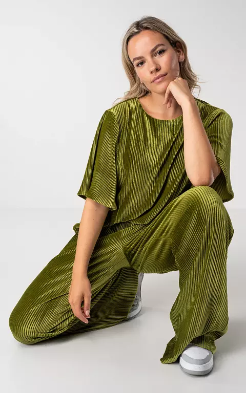 Velvet top with ribbed detail green