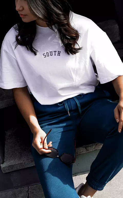 Basic shirt with text white