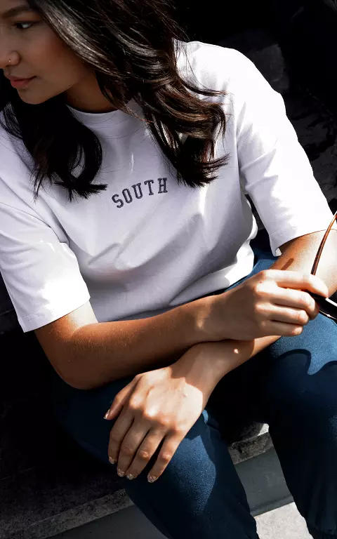 Basic shirt with text 
