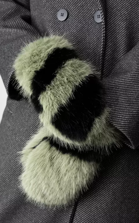 Faux fur wanten met koord groen zwart