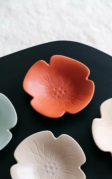 Ceramic flower dish | rust brown | Guts & Gusto