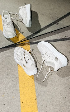 Sneaker met grove zool | beige wit | Guts & Gusto