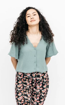 V-neck blouse with scalloped neckline | mint | Guts & Gusto