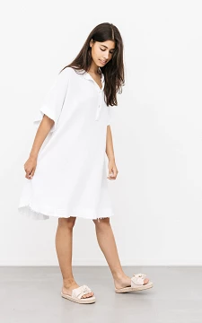 Katoenen jurk met parelmoer knoopjes | wit | Guts & Gusto