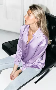 Satin-look blouse with buttons | lilac | Guts & Gusto