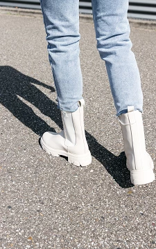High chelsea boots with zip | Beige | Guts & Gusto