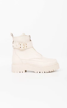 Leather boots with clasp | Cream | Guts & Gusto