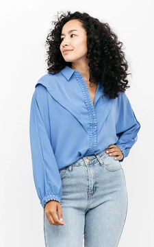 Blouse with lace details | light blue | Guts & Gusto