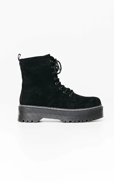 Lace-up boots with thick soles | black | Guts & Gusto