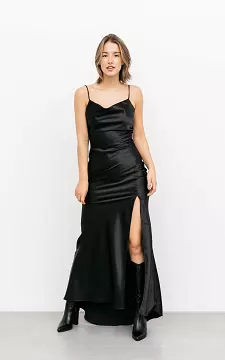 Maxi dress with satin look | Black | Guts & Gusto