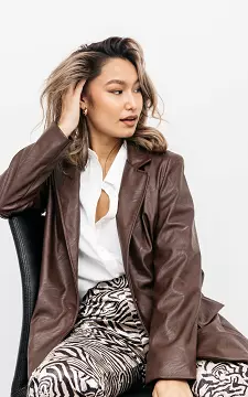 Leather look blazer met schoudervulling | Bruin | Guts & Gusto