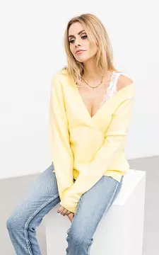 Oversized sweater with V-neck | yellow | Guts & Gusto