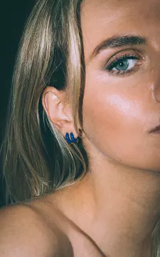 Gekleurde oorringetjes | goud blauw | Guts & Gusto