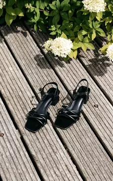 Heels with squared nose | Black | Guts & Gusto
