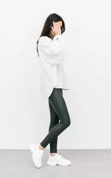Leather look legging met elastische band | donkergroen | Guts & Gusto