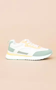 Coloured sneakers | white mint | Guts & Gusto