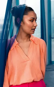Cotton blouse with v-neck | Orange | Guts & Gusto