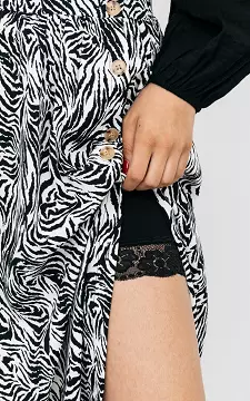 Shorts with lace details | Black | Guts & Gusto