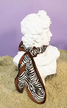 Satin-look scarf with zebra print | Black Brown | Guts & Gusto