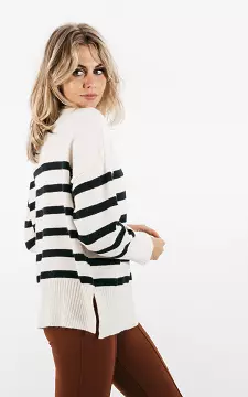 Round neck sweater with stripes | White Black | Guts & Gusto