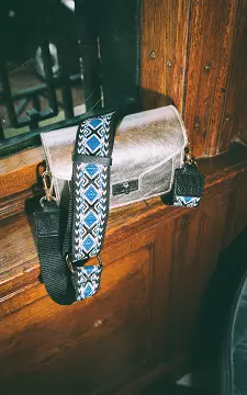 Adjustable bag strap with gold-coloured details | Black Blue | Guts & Gusto