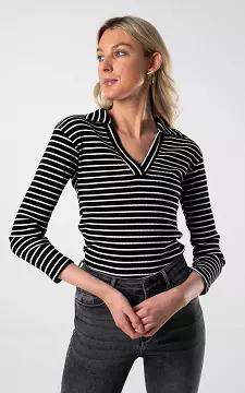 Shirt mit Streifenmuster und V-Ausschnitt | Schwarz Weiß | Guts & Gusto