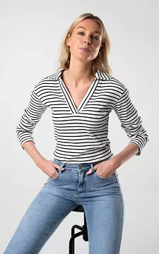 Striped top with v-neck | White Black | Guts & Gusto