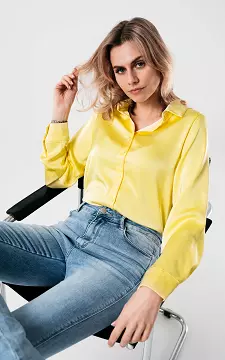 Satin-look blouse with buttons | Yellow | Guts & Gusto