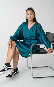 Satin look jurk met strikdetail | Blauw | Guts & Gusto