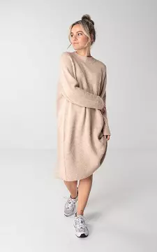 Knitted dress with round neck | Beige | Guts & Gusto