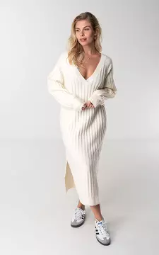 Knitted maxi dress with v-neck | Cream | Guts & Gusto